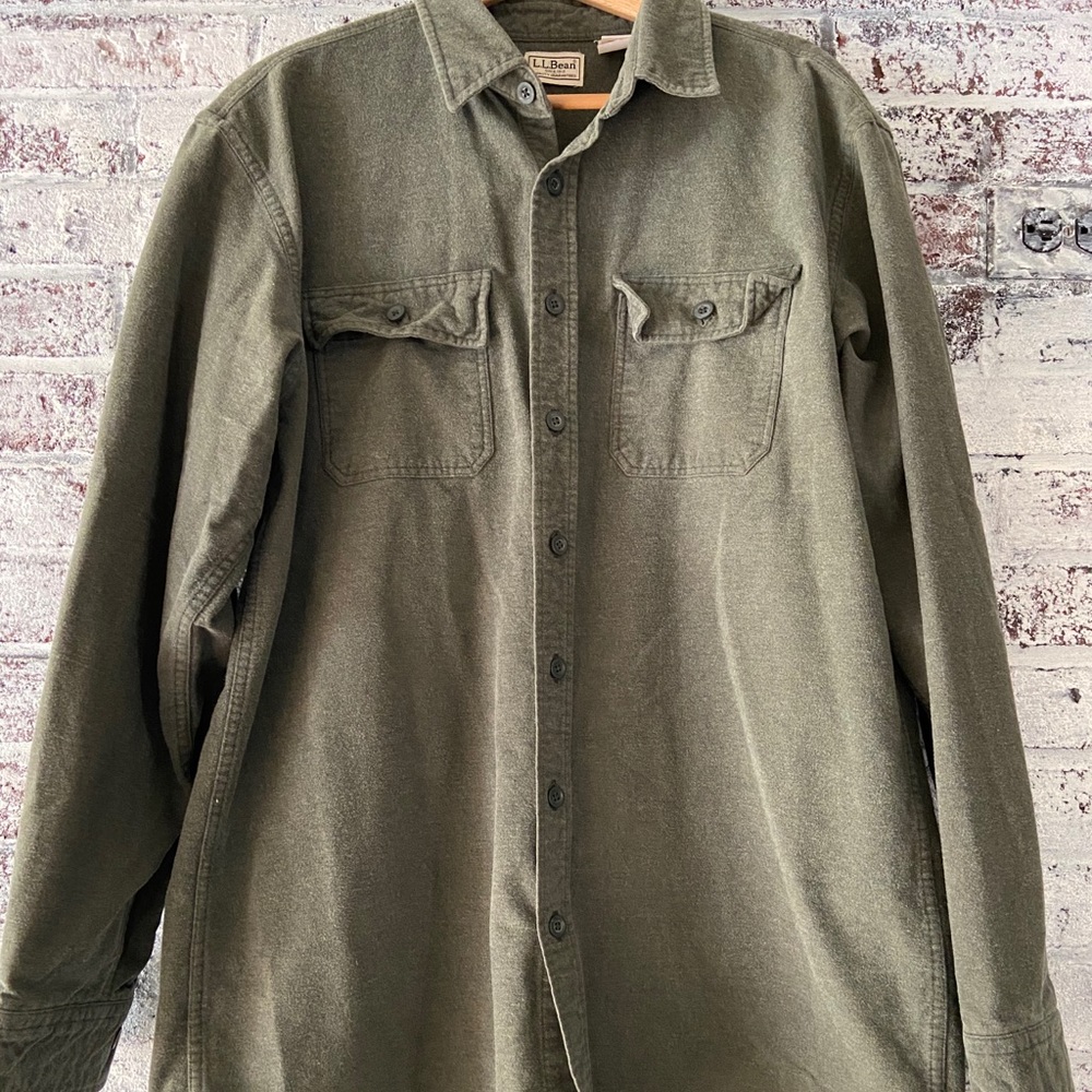 Men’s L.L. Bean fatigue green soft flannel shirt